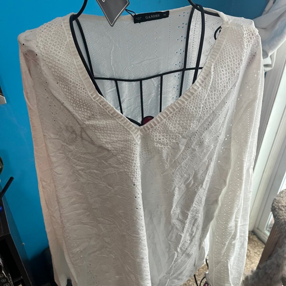 Gamiss white long sleeve blouse
